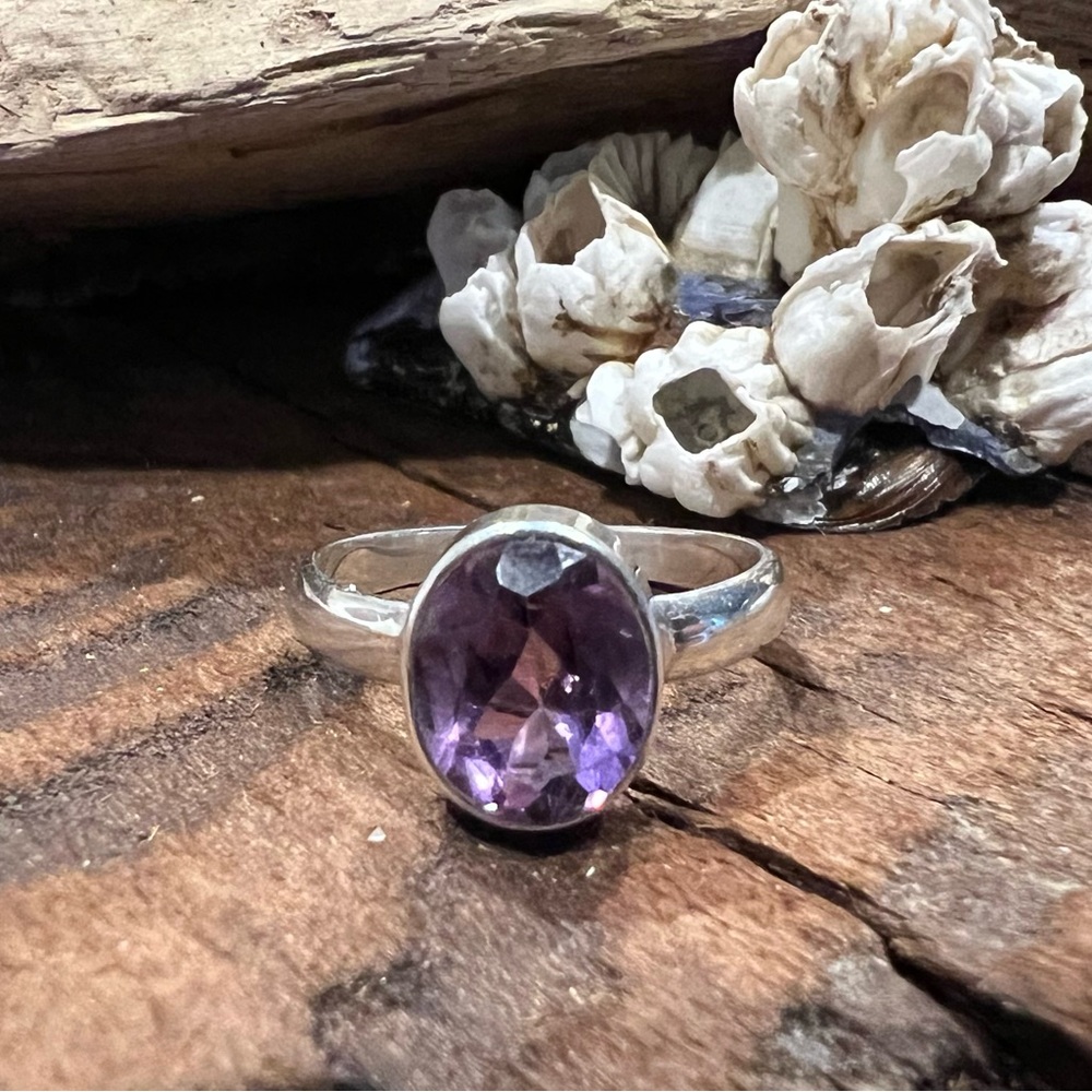NWT Sterling Ring Amethyst Oval Stone Bezel Real Gem Birthday Stone Size 8